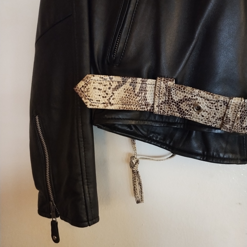 Milwaukee Black Leather Motorcycle Jacket Women’s Size Medium - Picture 9 of 16